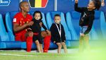 Aksi Kompany Rayakan Kemenangan dengan 3 Anaknya