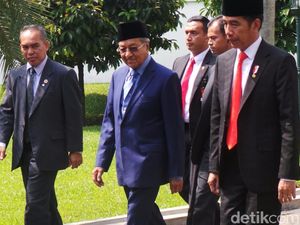 Bantuan-bantuan RI yang Bikin Mahathir Terima Kasih ke Jokowi Bantuan-bantuan RI yang Bikin Mahathir Terima Kasih ke Jokowi