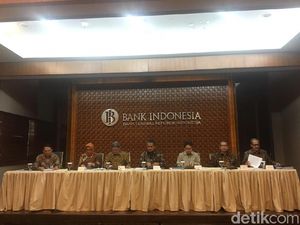 BI Naikkan Bunga Acuan 0,5% Jadi 5,25% BI Naikkan Bunga Acuan 0,5% Jadi 5,25%