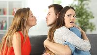 Terungkap! Identitas Wanita di Meme Viral Distracted Boyfriend