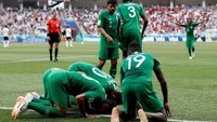 Para pemain Saudi Arabia. REUTERS/Damir Sagolj.