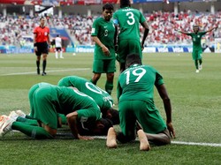 Para pemain Saudi Arabia. REUTERS/Damir Sagolj.