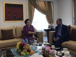 Bertemu di Jakarta, Megawati Beri Mahathir Oleh-oleh Salak Bali
