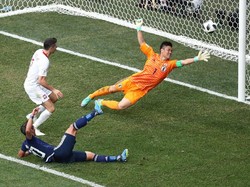 Penyelamatan Keren Eiji Kawashima ala Genzo Wakabayashi