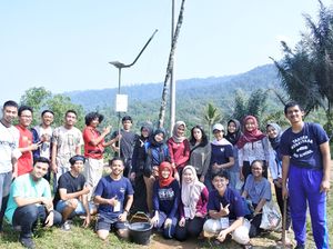 Mahasiswa UI Boyong Teknologi Sel Surya ke Desa di Sukabumi