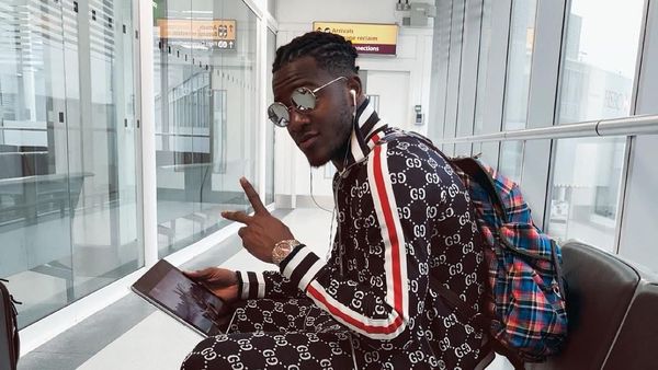 Gaya Mewah Pemain Konyol Belgia Batshuayi Pakai Jaket Gucci Seharga Motor