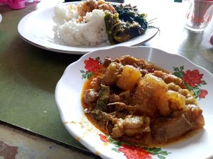 Lamaknyo! Nasi Hangat Berlauk Gulai Cincang yang Gurih Pedas Lamaknyo! Nasi Hangat Berlauk Gulai Cincang yang Gurih Pedas