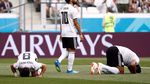 Salah dan Pemain Lain yang Sujud Usai Mencetak Gol