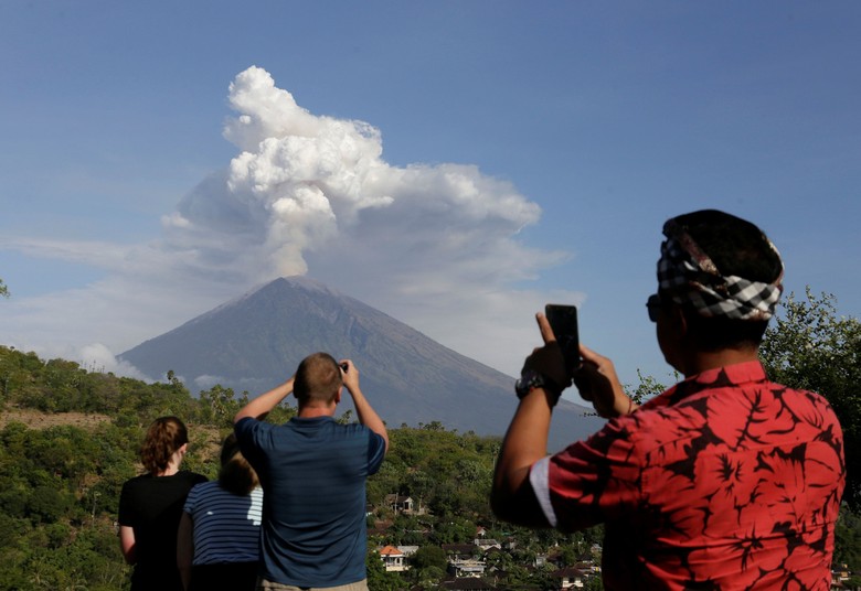 Letusan Gunung Agung. Foto: Reuters