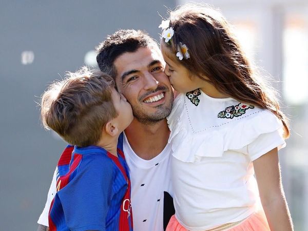 Foto: Sisi Lain Striker Ganteng Uruguay Luis Suarez yang Bikin Hati Meleleh