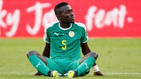 Selain Mane, Idrissa Gueye membuat Everton harap-harap cemas. Gueye mengalami cedera perelangan kaki usai mencetak gol melawan Sudan. (Foto: REUTERS/Max Rosii)