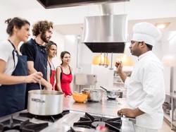 Mau Mahir Memasak? Ikut Saja 5 Kursus Memasak Untuk Pemula di Sini