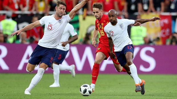 Adnan Januzaj kerap merepotkan lini pertahanan Inggris.