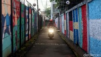 Mural tersebut semakin mempercantik kawasan Cipulir.
