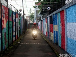 Mural tersebut semakin mempercantik kawasan Cipulir.