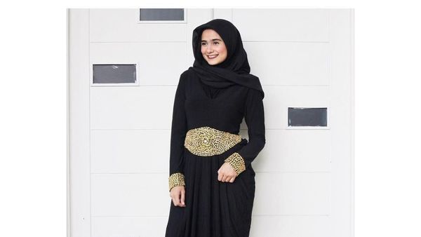 Suami Sah Jadi Wabup Bandung Barat, Begini Gaya Istri Hengky Kurniawan