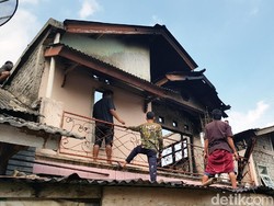 Ditinggal Salat, Rumah Ketua DKM di Sukabumi Terbakar