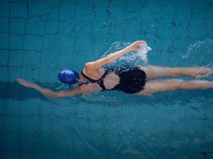 Cewek Bertubuh Bentuk Pir Wajib Perhatikan Hal Ini Jika Hobi Renang