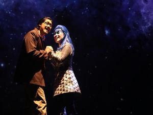 Gemintang: Roman Picisan Astronom-Alien di Tengah Keluarga Koruptor