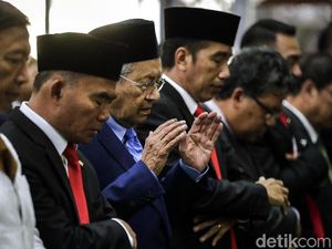 Potret Jokowi dan Mahathir Salat Jumat Bersama di Istana Bogor