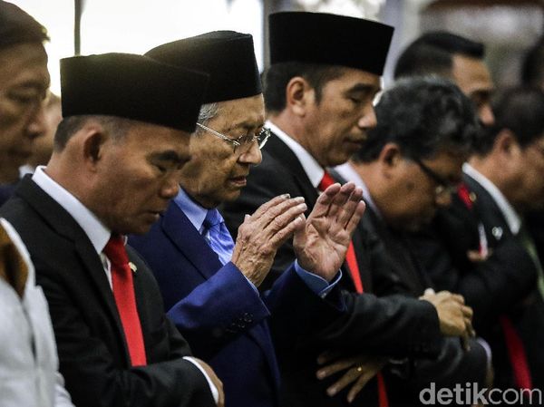 Potret Jokowi dan Mahathir Salat Jumat Bersama di Istana Bogor
