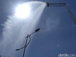 Penyebab Gudang Kayu Terbakar di Surabaya Masih Diselidiki