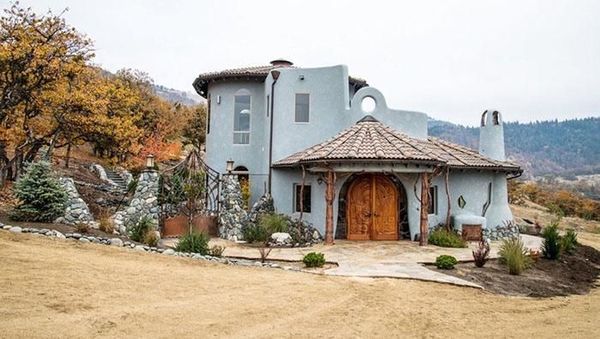 Rumah Ini Kelihatannya Biasa Saja, Kok Harganya Bisa Rp 100 M?