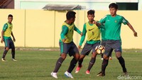 Latihan ini merupakan persiapan laga perdana melawan Laos dalam ajang Piala AFF U-18 yang digelar Minggu (1/7/2018) mendatang.