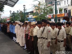 Khidmatnya Warga Kota Gudeg Peringati Yogya Kembali di Malioboro