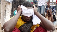 Mereka bersedih setelah langkah Senegal terhenti di babak penyisiha. Tersingkirnya Senegal memastikan untuk pertama kalinya Afrika tak memiliki wakil di babak 16 besar sejak 1982. Reuters/Mikal McAllister.