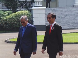 Jokowi Sambut Langsung Mahathir di Istana Bogor