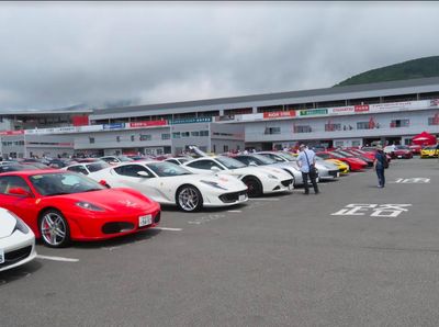 Saat Ratusan Ferrari Kumpul di Kaki Gunung Fuji