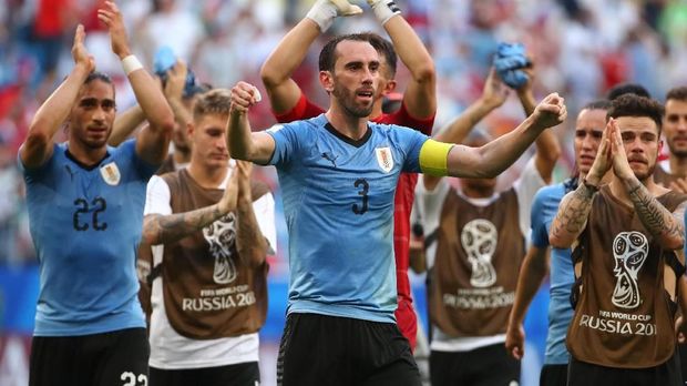 Diego Godin sukses mengalah pertahanan Uruguay untuk tidak kebobolan di babak penyisihan grup.