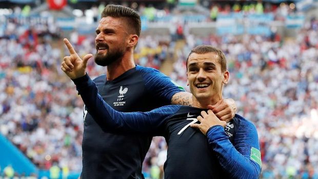 Olivier Giroud bertugas membuka ruang bagi pemain-pemain lain.