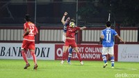 Persija mengandalkan serangan balik di babak pertama. Strategi itu membuahkan hasil di menit ke-16 dengan Jaimerson Da Silva berhasil menjebol gawang Persib.
