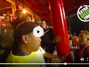 Beda Polisi dan Jakmania Soal Pemicu Pemukulan Anak Menpora Beda Polisi dan Jakmania Soal Pemicu Pemukulan Anak Menpora