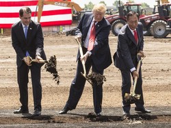 Maju Mundur Foxconn Bikin Pabrik di AS