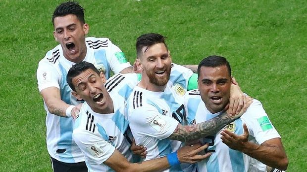 Timnas Argentina ketika merayakan gol kedua ke gawang Prancis.