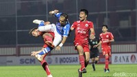 Memasuki babak kedua, Persija kembali mencoba mengancam gawang Persib lewat Rohit Chand yang mendapatkan umpan jarak jauh. Tapi, tembakannya masih bisa digagalkan oleh penjaga gawang Persib, Muhammad Natshir.