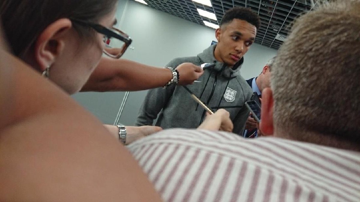 Trent Alexander-Arnold di mixed zone usai pertandingan Inggris vs Belgia di Piala Dunia 2018 (Foto: Istimewa)