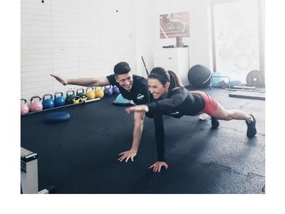 Duh Mesranya, Begini Potret Robert Lewandowski Olahraga Bareng Istri