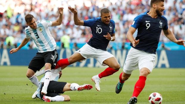 Giroud membantu Mbappe bersinar, terutama saat mengandaskan Argentina.