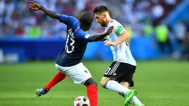 Lionel Messi mendapatkan pengawalan ketat sepanjang laga.