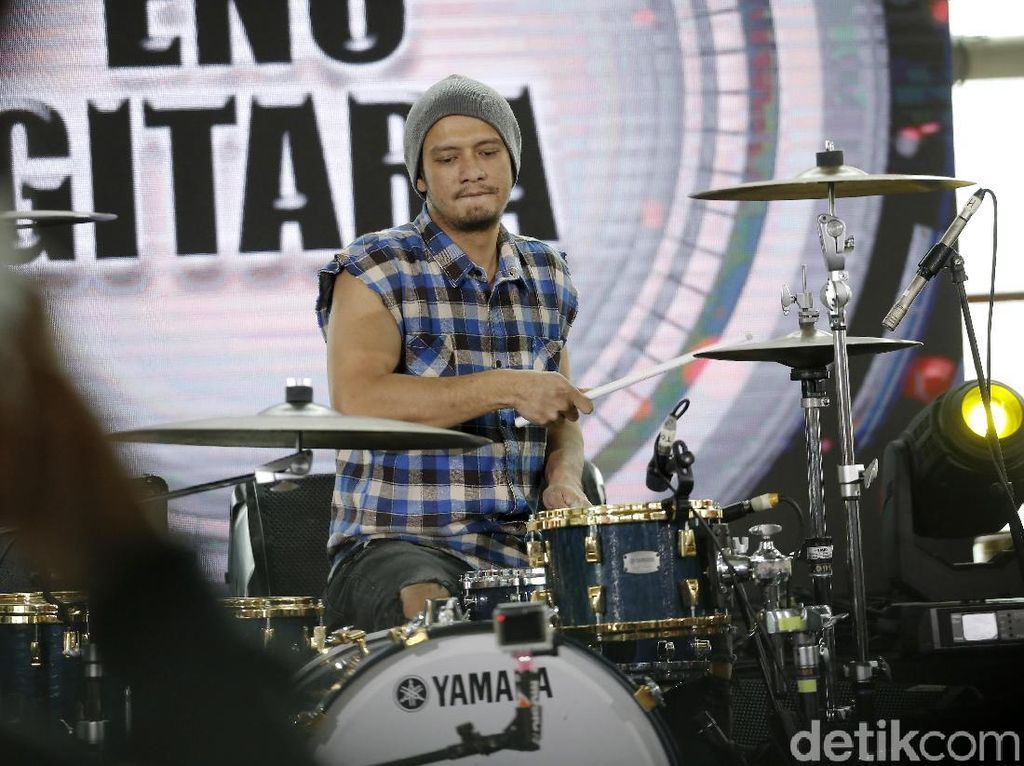 Eno NTRL Ngaku Dulunya Gitaris, Sekarang Jadi Travis Barker Indonesia Eno NTRL Ngaku Dulunya Gitaris, Sekarang Jadi Travis Barker Indonesia