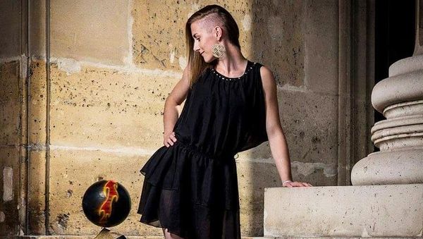 Liburannya Freestyler Cantik yang Selalu Bawa Bola