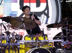 Cerita Drummer Gilang Ramadhan Ngaku Pernah Lihat UFO di Langit Paris Prancis Cerita Drummer Gilang Ramadhan Ngaku Pernah Lihat UFO di Langit Paris Prancis