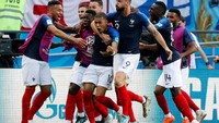 Prancis hanya butuh kurang dari lima menit untuk memperbesar keunggulan atas Argentina 4-2. Mbappe sukses mengukir namanya lagi di papan skor. REUTERS/Carlos GArcia Rawlins. 