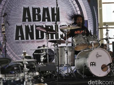 Penampilan Abah Andris, Dedengkot Musik Metal Tanah Air