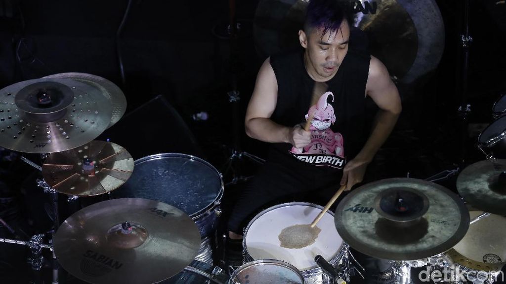 Ikmal Tobing dan Angels Percussion Beri Suguhan Beda di Kumpul ID Ikmal Tobing dan Angels Percussion Beri Suguhan Beda di Kumpul ID
