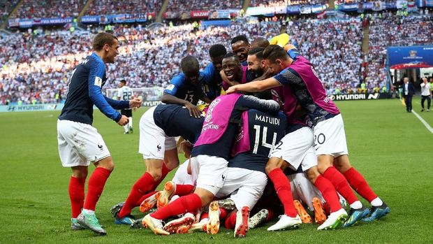 Timnas Prancis melaju ke perempat final berkat kemenangan 4-3 atas Argentina.
